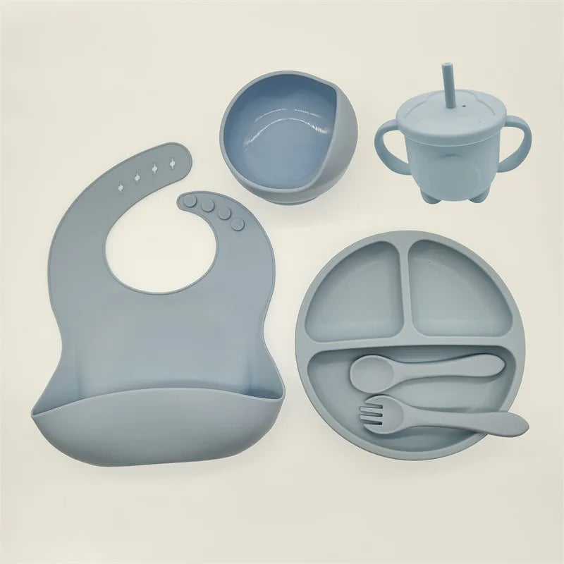 Baby Silikon Geschirrset - 6-teilig mit Teller, Becher, Besteck & Lätzchen - BPA-frei