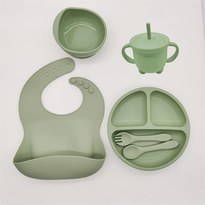 Baby Silikon Geschirrset - 6-teilig mit Teller, Becher, Besteck & Lätzchen - BPA-frei