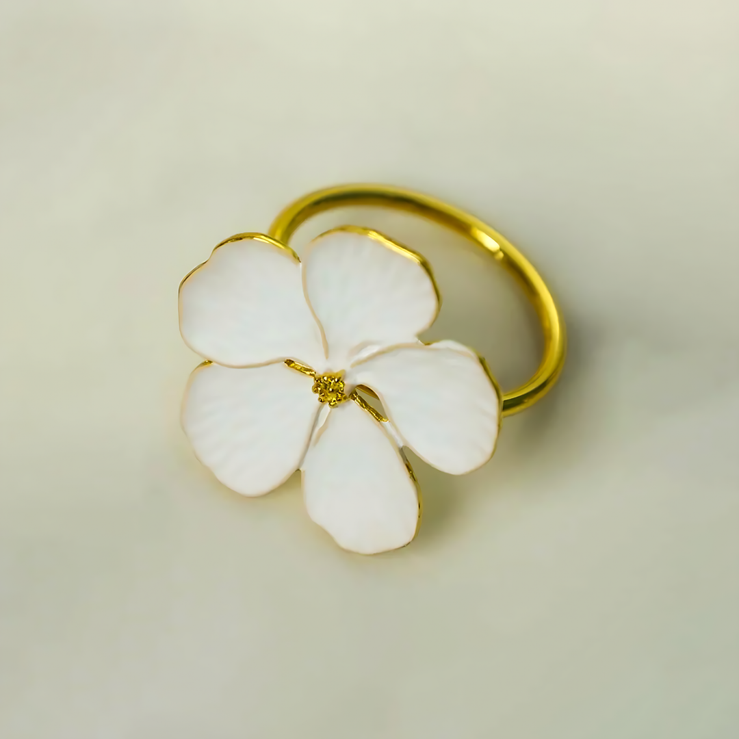 4Pcs Gold Plum Blossom Napkin Buckle Bloom Flower Napkin Rings Metal Decorative Holders for Hotel Birthday Wedding Party