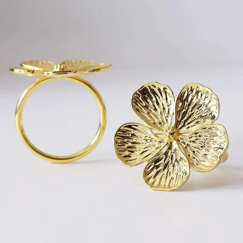 4Pcs Gold Plum Blossom Napkin Buckle Bloom Flower Napkin Rings Metal Decorative Holders for Hotel Birthday Wedding Party