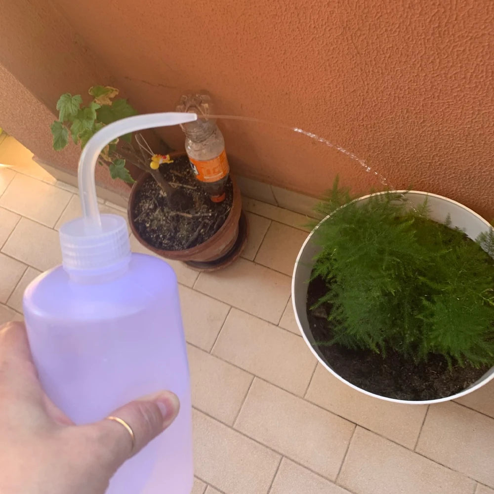 1/2/4Pcs Squeeze Watering Bottles – Plant Sprayer Kettle for Flowers, Succulents & Garden Use