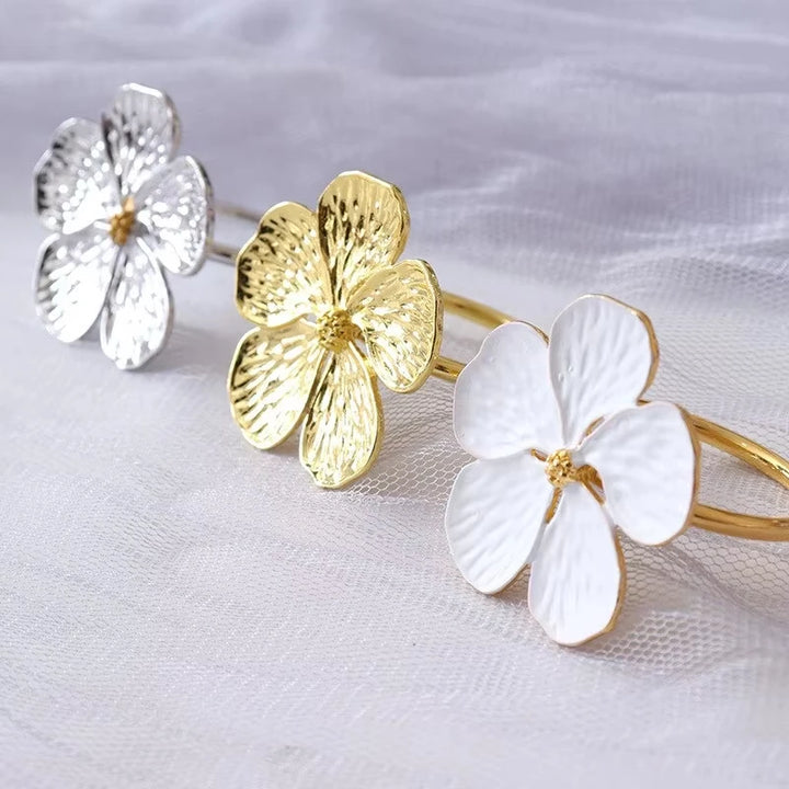 4Pcs Gold Plum Blossom Napkin Buckle Bloom Flower Napkin Rings Metal Decorative Holders for Hotel Birthday Wedding Party