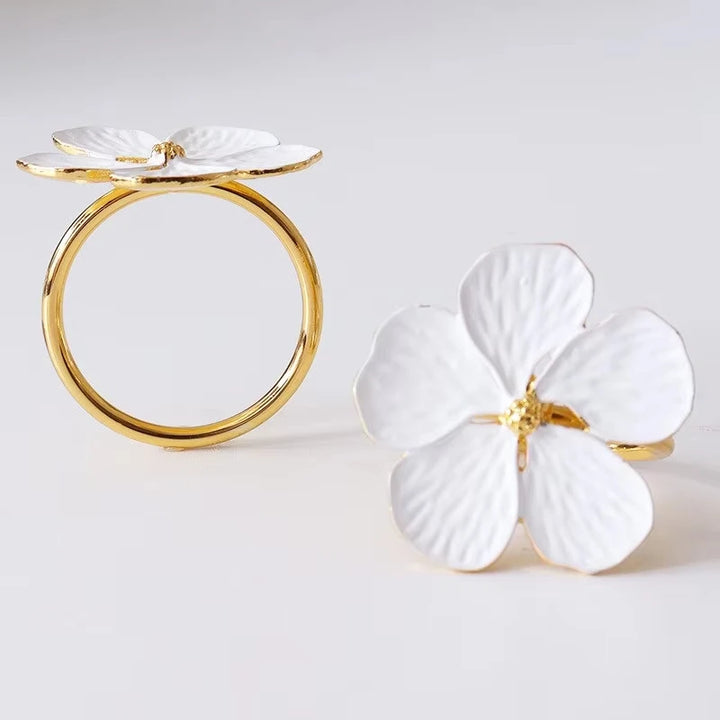 4Pcs Gold Plum Blossom Napkin Buckle Bloom Flower Napkin Rings Metal Decorative Holders for Hotel Birthday Wedding Party