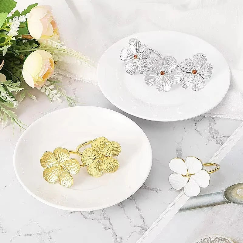 4Pcs Gold Plum Blossom Napkin Buckle Bloom Flower Napkin Rings Metal Decorative Holders for Hotel Birthday Wedding Party