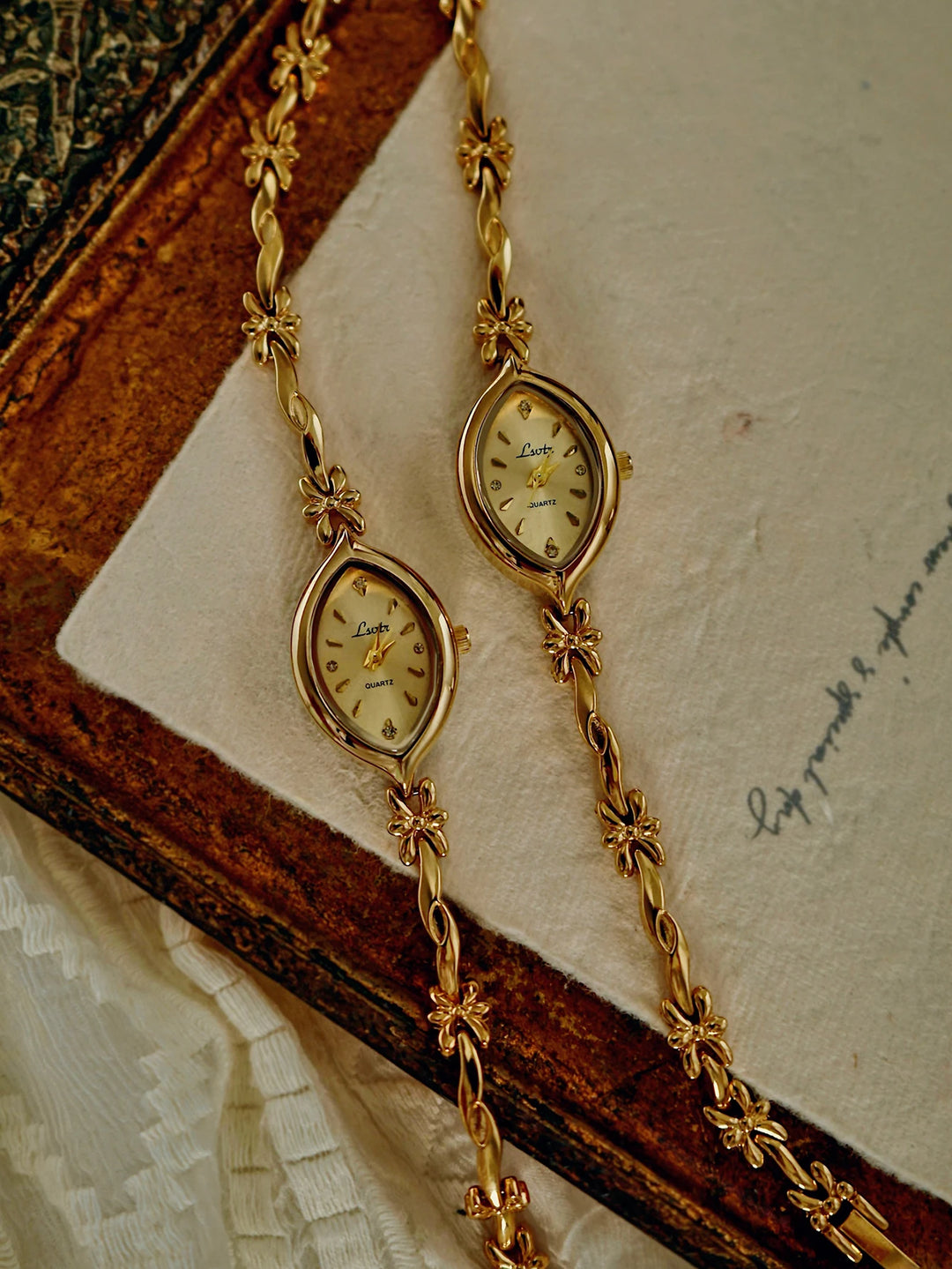 French Retro Women's Watch – Gold Small Dial, Elegant & Waterproof Bracelet